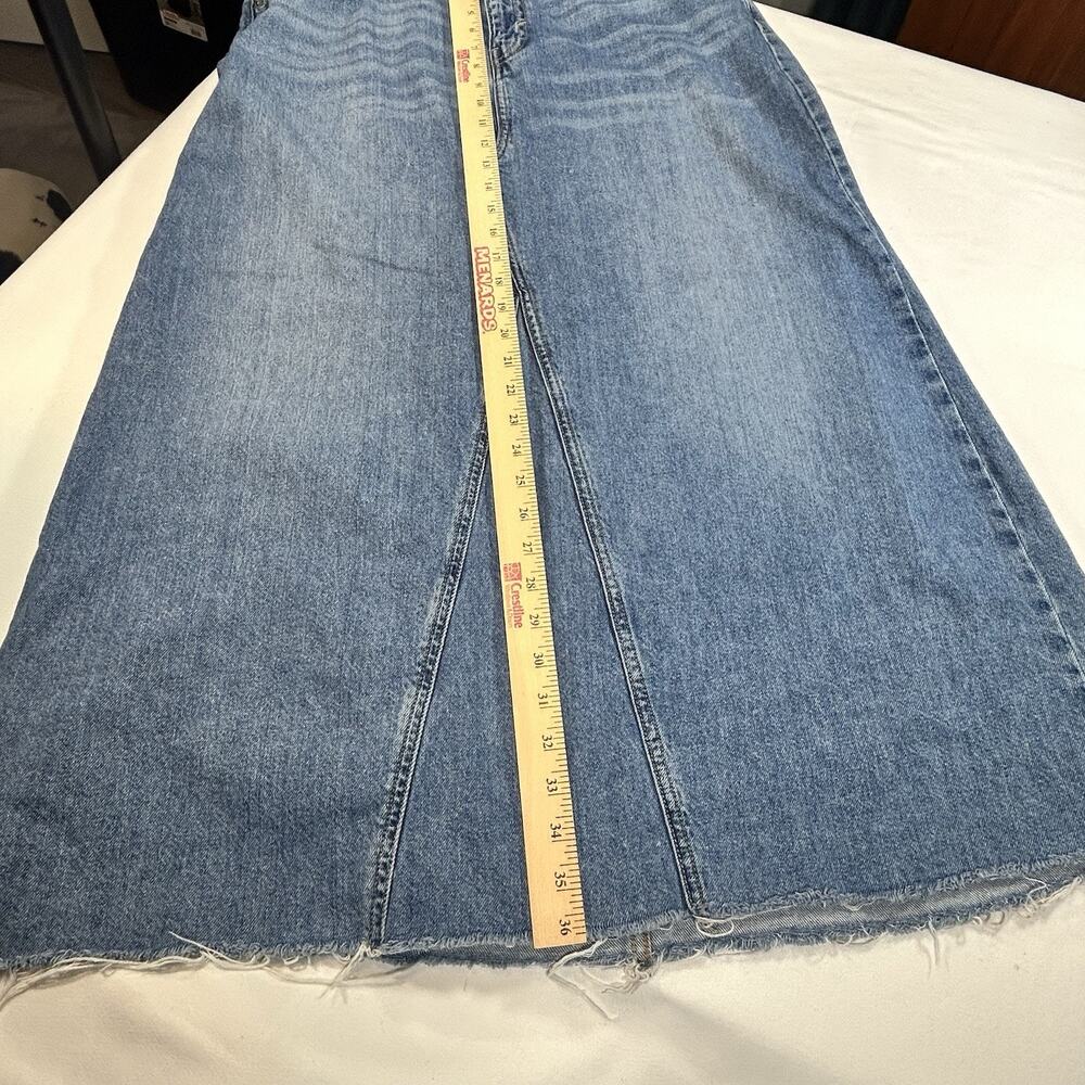 Lucky Brand Denim Maxi Skirt Size 14/32 Medium Wash Frayed Raw Hem Boho - Picture 10 of 11